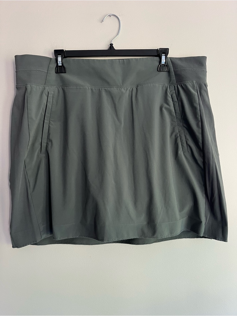 Athleta Olive-Green Brooklyn Athletic Skort Size 18